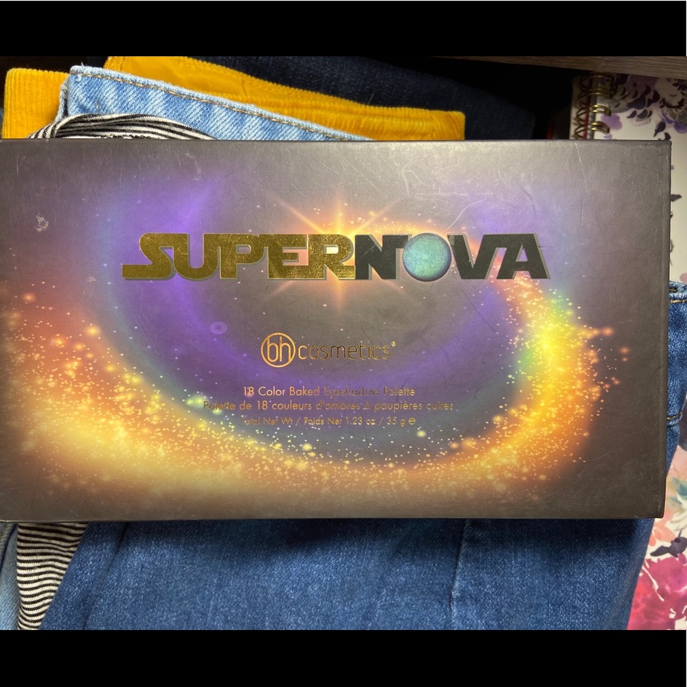 Shimmer eye shadow palette